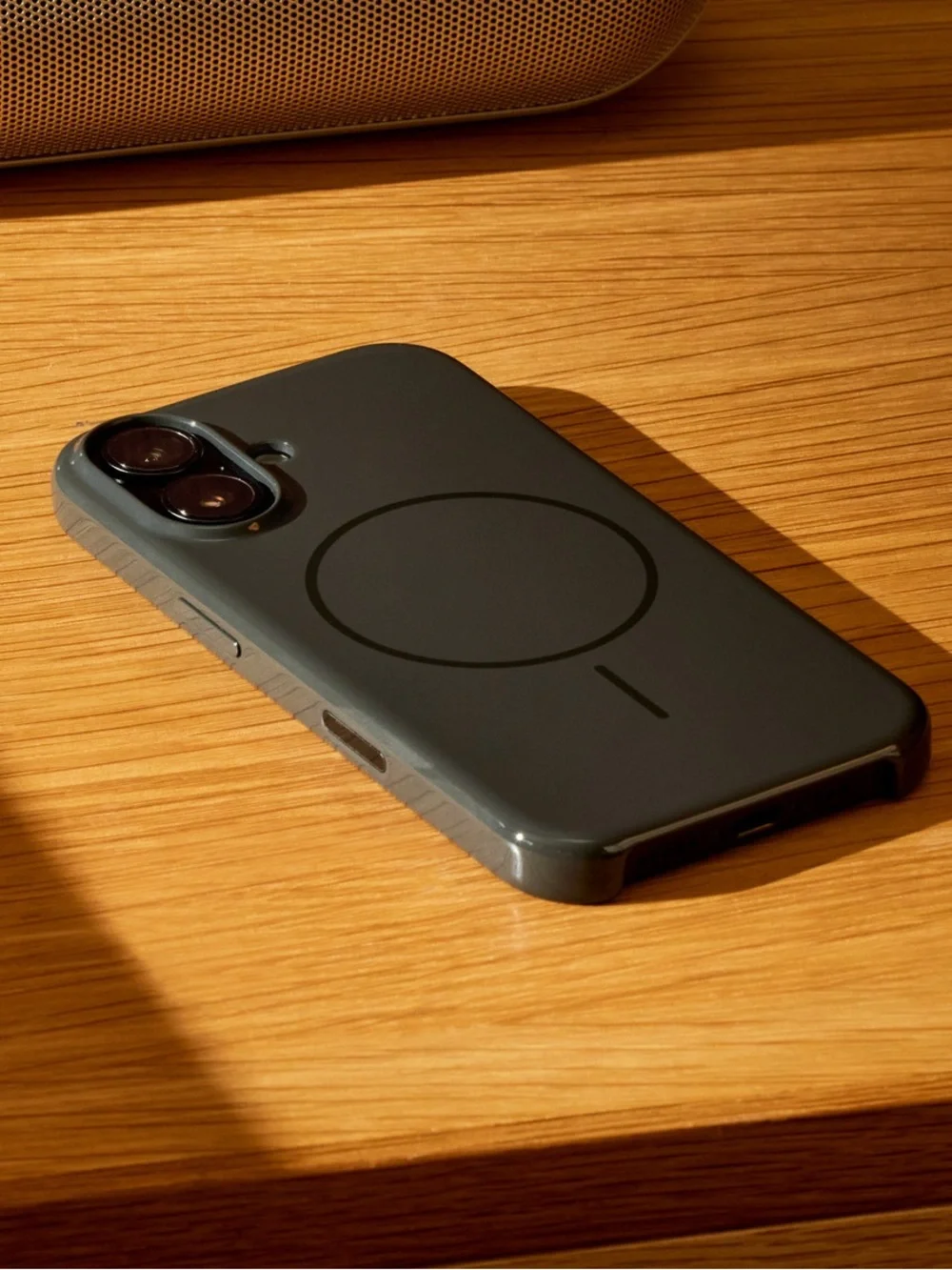 Beats iPhone 16 Case with MagSafe in Black
